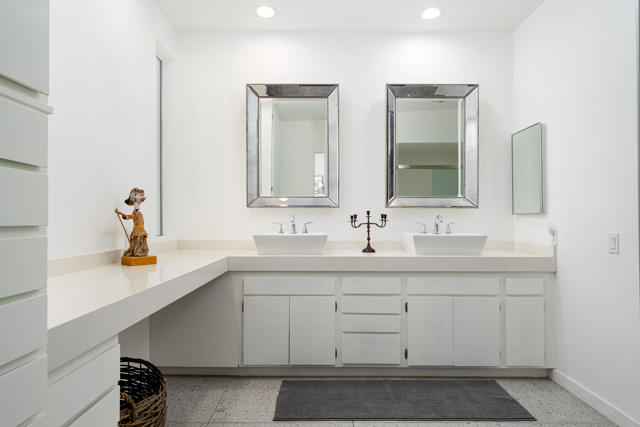 519 Desert Lakes Drive, Palm Springs CA: https://media.crmls.org/mediaz/ad9180f3-ef26-4154-b6eb-92f784697a41.jpg