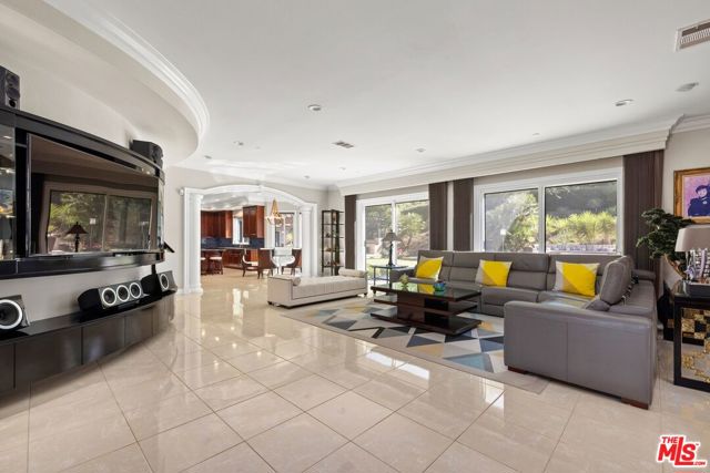 2855 Oak Knoll Drive, Diamond Bar CA: https://media.crmls.org/mediaz/ad91f4fe-ff63-46cb-b624-f2a889459d7f.jpg