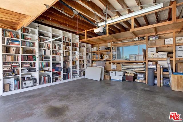 13490 Firth Drive, Beverly Hills CA: https://media.crmls.org/mediaz/ad922292-2c45-4572-9873-50b6442a86fe.jpg