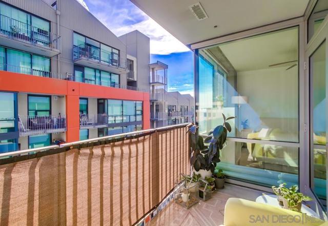 321 10th Ave, San Diego CA: https://media.crmls.org/mediaz/ad9223cb-db92-473f-9adb-a68d6a52b253.jpg