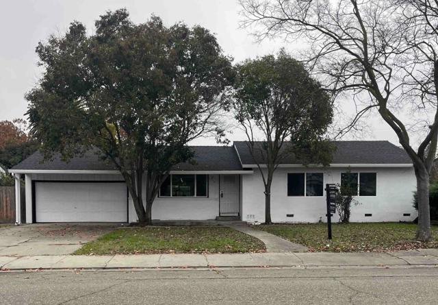 212 E Longview Avenue, Stockton CA: https://media.crmls.org/mediaz/ad923290-d6a0-4192-ad57-831e054b982b.jpg