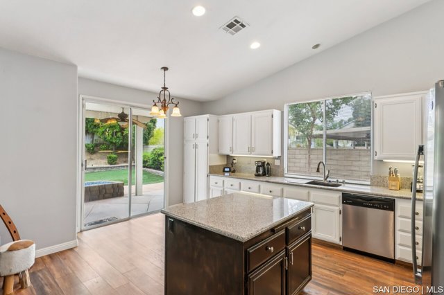 24641 Lincoln AVE, Murrieta CA: https://media.crmls.org/mediaz/ad923efa-f037-40df-b14a-020a53ab1e2e.jpg