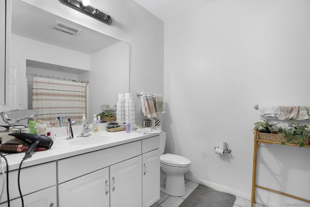 2311 State St, San Diego CA: https://media.crmls.org/mediaz/ad9247e7-078d-4693-af3a-e88640d0319b.jpg