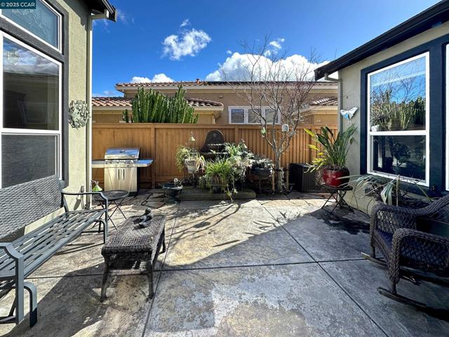 1759 Latour Ave, Brentwood CA: https://media.crmls.org/mediaz/ad926d10-c7d1-4def-bfab-9a3b16bedd90.jpg