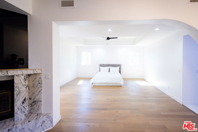 21329 Mulholland Drive, Woodland Hills CA: https://media.crmls.org/mediaz/ad92b595-f1d6-4e1b-903d-d7edd07c6932.jpg