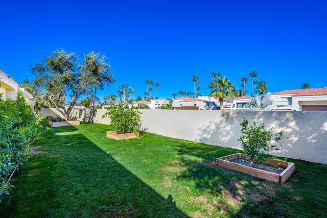 Image 7 of 51 For 75330 14th Green Drive