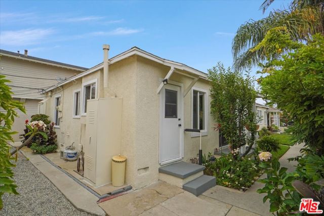1903 Cabrillo Avenue, Torrance CA: https://media.crmls.org/mediaz/ad9351be-97c2-41ac-ab93-4e6e6d08a390.jpg