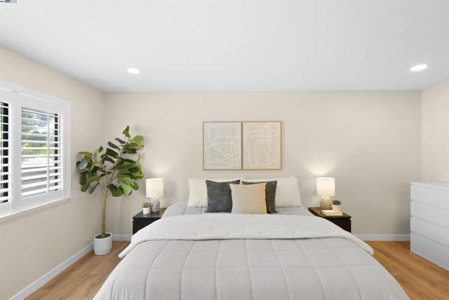 721 Woodmeadow Pl, Oakley CA: https://media.crmls.org/mediaz/ad93c452-c99e-44ea-b2ab-c1d63d3e1355.jpg