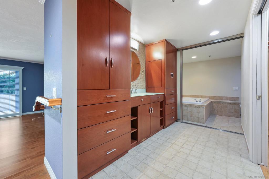 5605 Friars Rd. - photo 20