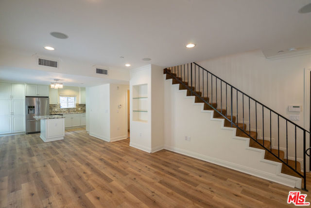 1529 S BEVERLY Drive, Los Angeles CA: https://media.crmls.org/mediaz/ad94ced0-01bc-4e70-be5a-fd04f263f869.jpg