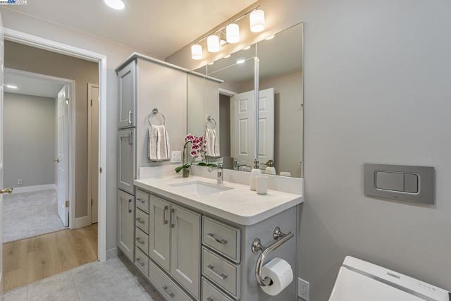 36 Barcelona Ct, Danville CA: https://media.crmls.org/mediaz/ad9504f3-c299-4f61-8fc3-c6929e84b345.jpg
