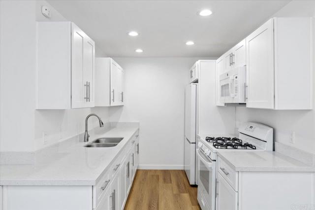 Detail Gallery Image 6 of 30 For 406 S Cleveland, Oceanside,  CA 92054 - 2 Beds | 1 Baths