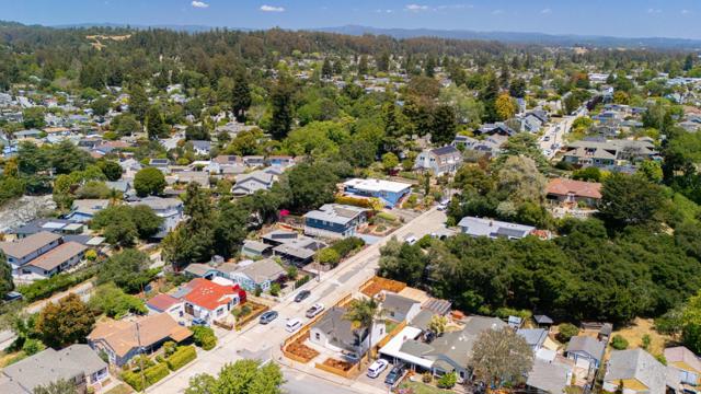 148 Reed Way, Santa Cruz CA: https://media.crmls.org/mediaz/ad95eaa6-57c6-4820-b1a1-279947a8e907.jpg