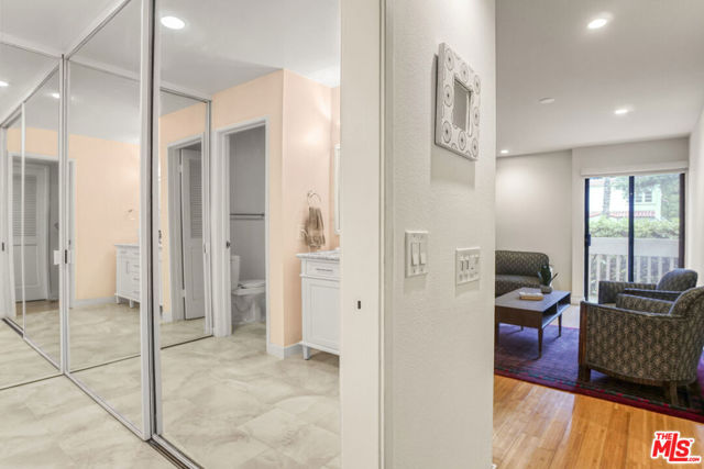 858 12th Street, Santa Monica CA: https://media.crmls.org/mediaz/ad962283-d1e1-43b5-9835-2a4461dc8a60.jpg