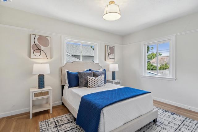 1827 Moreland Dr, Alameda CA: https://media.crmls.org/mediaz/ad969028-20ef-4b81-9f9c-935ace00e48a.jpg