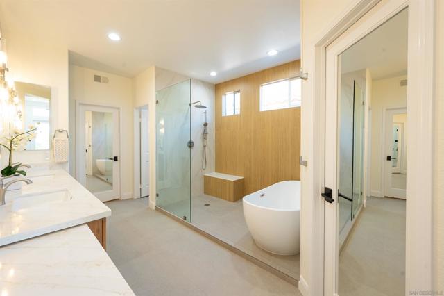 11475 Eastridge Pl, San Diego CA: https://media.crmls.org/mediaz/ad969e4f-8809-4a10-846f-cf64e1531927.jpg