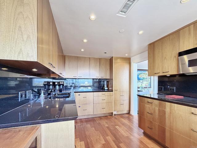 Detail Gallery Image 9 of 35 For 1810 Avenida Del Mundo #503,  Coronado,  CA 92118 - 3 Beds | 3 Baths