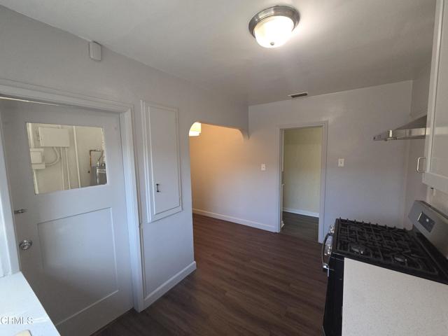 Detail Gallery Image 7 of 14 For 407 S Verdugo Rd, Glendale,  CA 91205 - 2 Beds | 1 Baths