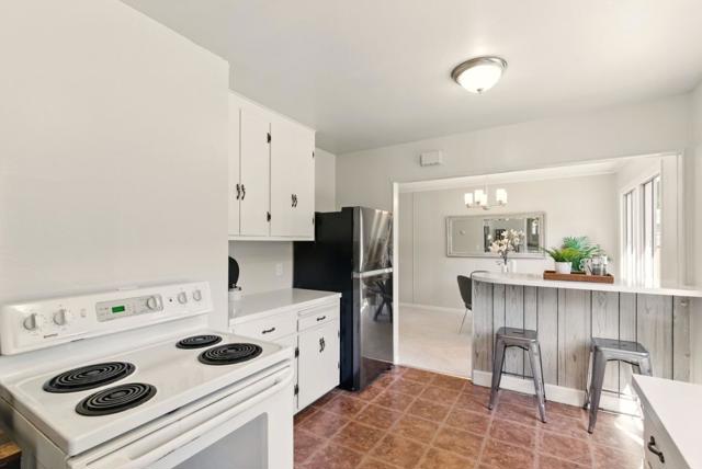 41 Murray Court, Redwood City CA: https://media.crmls.org/mediaz/ad980006-6935-4ae9-838d-30e7d5cbeb8a.jpg
