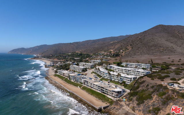 11862 Starfish Lane, Malibu CA: https://media.crmls.org/mediaz/ad981752-8f9b-47c2-a4c1-50eee8c1ef26.jpg