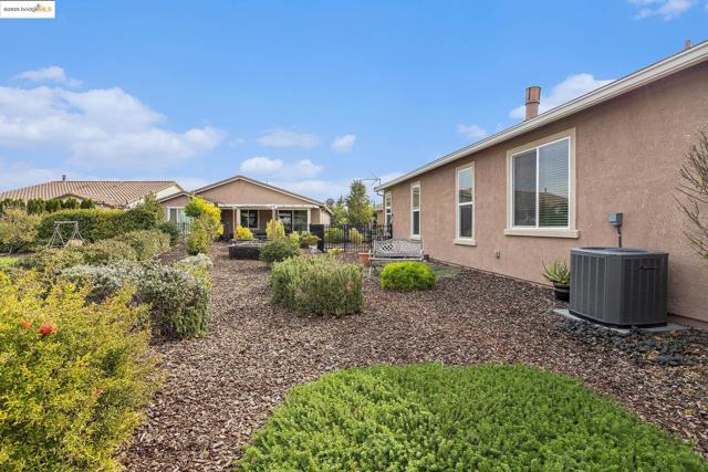 299 Marks Rd, Rio Vista CA: https://media.crmls.org/mediaz/ad9830e1-23f0-4a7e-91b4-e1a487a113d2.jpg