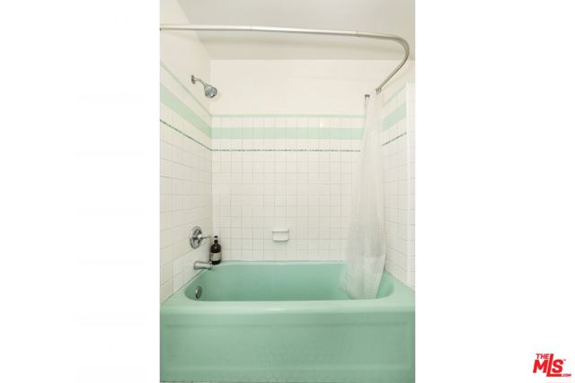 2225 1/2 Lake Shore Avenue, Los Angeles CA: https://media.crmls.org/mediaz/ad989b8f-5fce-4446-a3af-6fa6132931b7.jpg