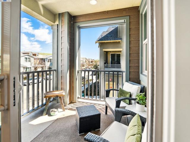 665 Sandalwood, Livermore CA: https://media.crmls.org/mediaz/ad990096-afba-43f7-abac-f132ca8b5e1d.jpg