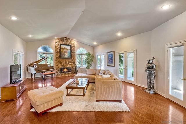 Image 8 of 47 For 4949 San Jacinto Circle West