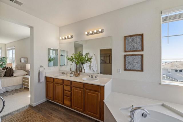 4276 Bay Crest Circle, Seaside CA: https://media.crmls.org/mediaz/ad99a489-e4ae-4b27-9a55-d3823371e54c.jpg