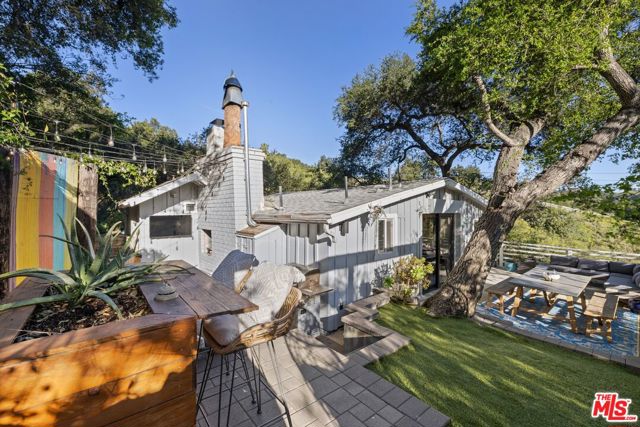 21936 Canon Drive, Topanga CA: https://media.crmls.org/mediaz/ad99a50f-f7b7-4a41-907b-fa6974808b7e.jpg