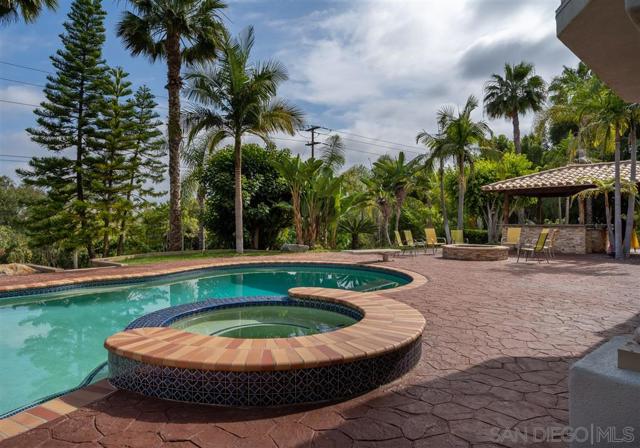 7302 Vista Rancho Ct., Rancho Santa Fe CA: https://media.crmls.org/mediaz/ad99c8e8-029a-438a-ba5b-b81bfbc15f9a.jpg