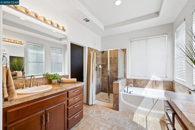 127 Sanford Ct, Brentwood CA: https://media.crmls.org/mediaz/ad9a61a5-fccc-4a99-a4fa-657561a70d17.jpg