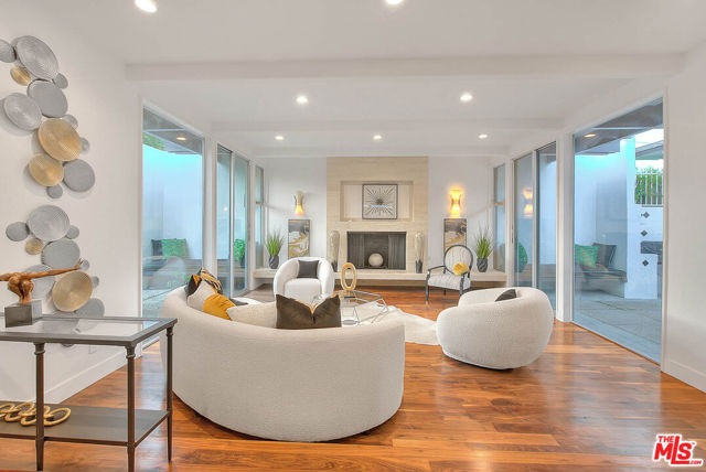 3804 Duray Place, Los Angeles CA: https://media.crmls.org/mediaz/ad9a624d-c30b-4144-939e-8380593855d0.jpg