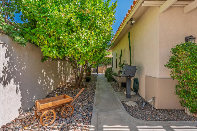 65 San Marino Circle, Rancho Mirage CA: https://media.crmls.org/mediaz/ad9abf3f-c21b-46f0-9c3d-f626ffb9f914.jpg