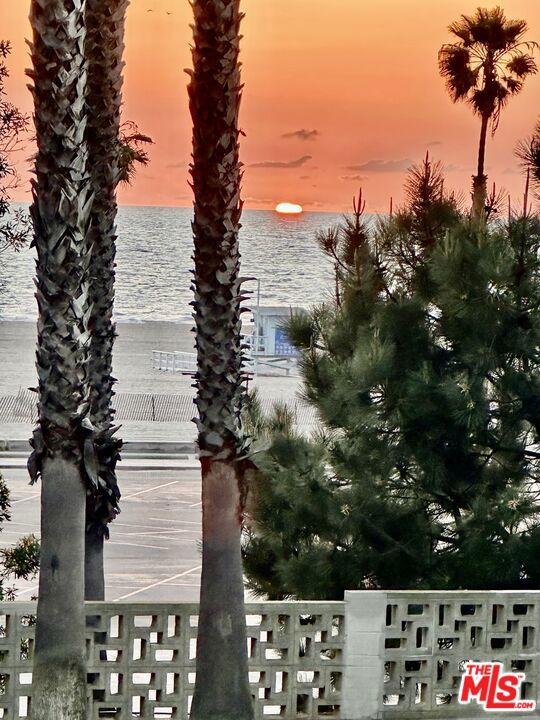 2221 Ocean Avenue, Santa Monica CA: https://media.crmls.org/mediaz/ad9ac0ec-dde1-4569-8642-db9632b1b919.jpg
