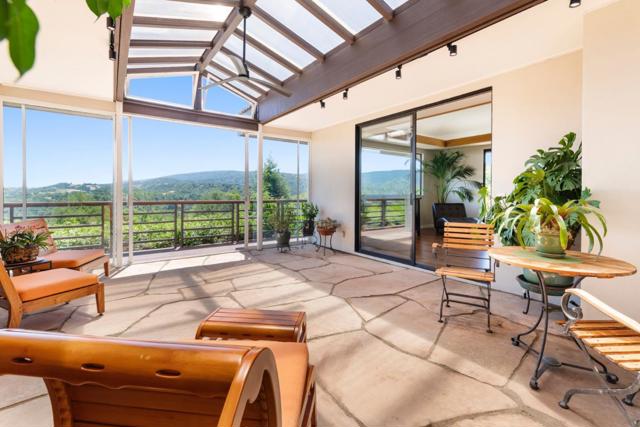 165 Golden Oak Drive, Portola Valley CA: https://media.crmls.org/mediaz/ad9af884-0be4-4561-88c5-a09e725b0c8b.jpg