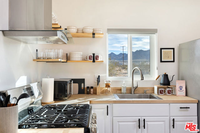 5737 Mojave Ranch Road, Joshua Tree CA: https://media.crmls.org/mediaz/ad9b0e7b-b8ac-4ba9-8475-c9cef7e30fd0.jpg