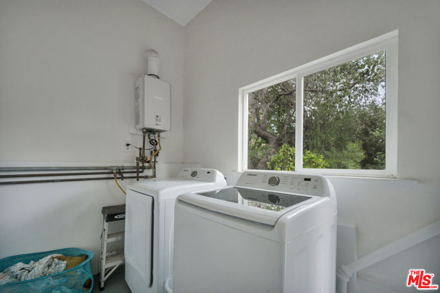 380 Tamarac Drive, Pasadena CA: https://media.crmls.org/mediaz/ad9c2298-33b6-4140-a92a-2584e416c22b.jpg