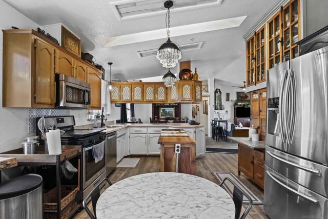 300 Thornton Dr, El Cajon CA: https://media.crmls.org/mediaz/ad9c2c81-0394-43df-86f2-6cdb715a46a8.jpg