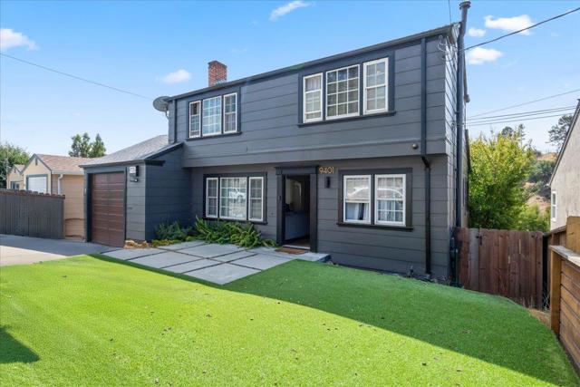 9401 Castlewood Street, Oakland CA: https://media.crmls.org/mediaz/ad9c4288-90e3-418d-85aa-938c7773cd72.jpg
