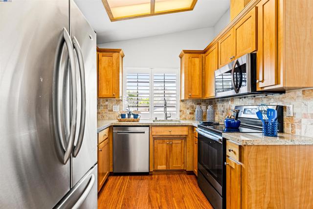 129 Ray St, Pleasanton CA: https://media.crmls.org/mediaz/ad9c4540-9296-4240-a88c-620b05f4ae31.jpg