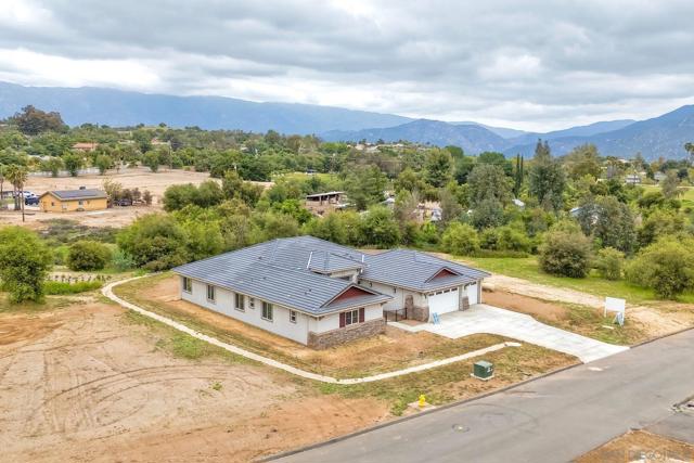 29527 Viking View Ln, Valley Center CA: https://media.crmls.org/mediaz/ad9c53d9-40e2-464f-a351-fb52879f791b.jpg