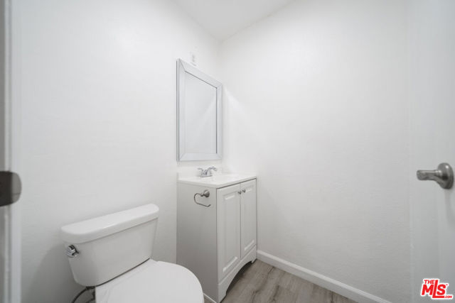 7631 Reseda Boulevard, Reseda CA: https://media.crmls.org/mediaz/ad9cade0-4753-43f6-93d0-f461cfb34978.jpg