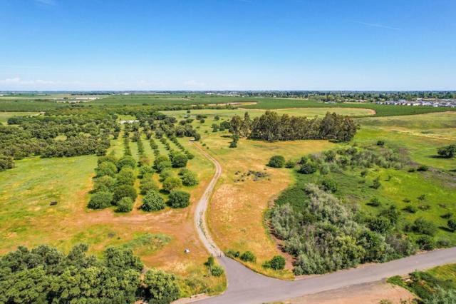 27643 County Road 88, Winters CA: https://media.crmls.org/mediaz/ad9cf6da-e8fc-4097-8d03-61adbab1b01f.jpg
