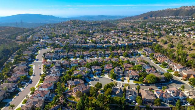 1789 Lemon Tree Ct, San Marcos CA: https://media.crmls.org/mediaz/ad9d7b11-95ed-4767-becf-d85814f732f0.jpg