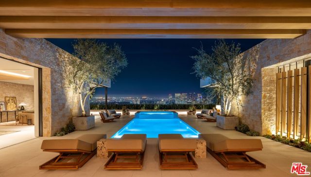1039 Wallace, Beverly Hills CA: https://media.crmls.org/mediaz/ad9da290-691e-4e12-9757-36748e7f35ec.jpg