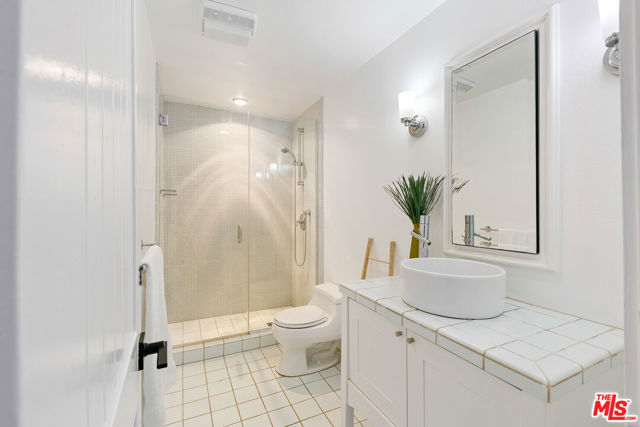 29672 Zuma Bay Way, Malibu CA: https://media.crmls.org/mediaz/ad9dcf6f-7c3a-4302-b3d8-eddc7963edbe.jpg