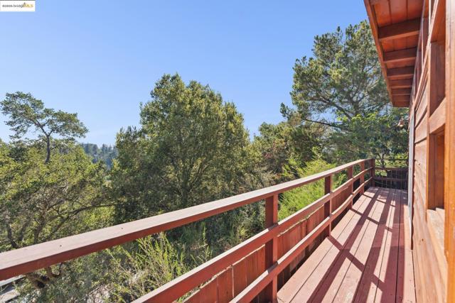 5958 Colton Blvd., Oakland CA: https://media.crmls.org/mediaz/ad9e1405-6ce3-4b82-bdb0-b9385641880f.jpg