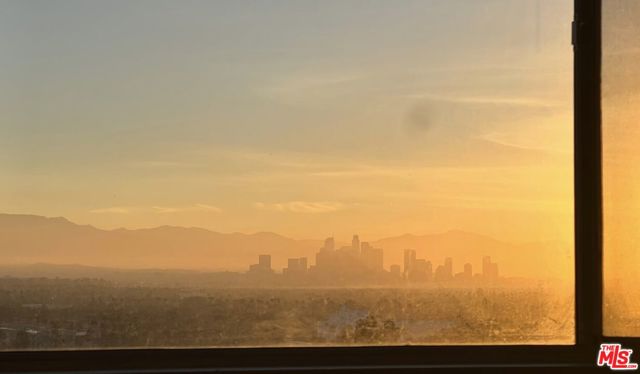 3921 Don Diablo Drive, Los Angeles CA: https://media.crmls.org/mediaz/ad9e62a6-0ae2-48a8-8bc1-c8f5ef660464.jpg