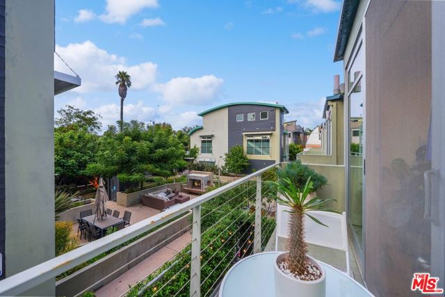 512 Brooks Avenue, Venice CA: https://media.crmls.org/mediaz/ad9ec544-af6f-474c-96db-2147f92597b7.jpg